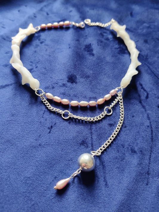 Thorn necklace with pearls and metal ball