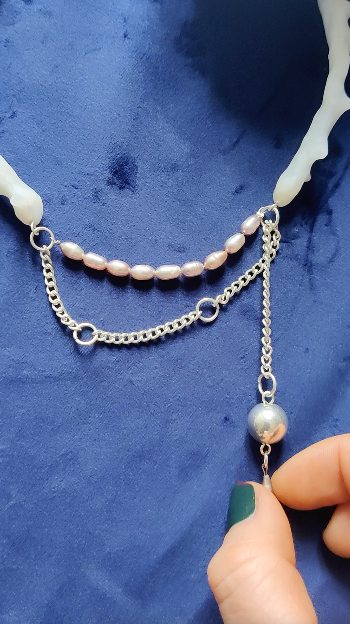 Thorn necklace with pearls and metal ball