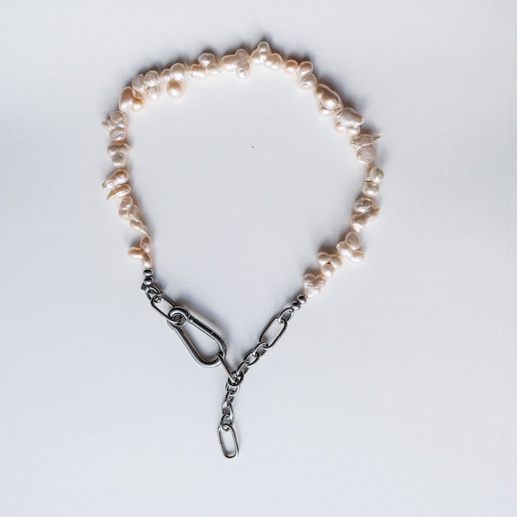 Long carbine nimbus pearls necklace