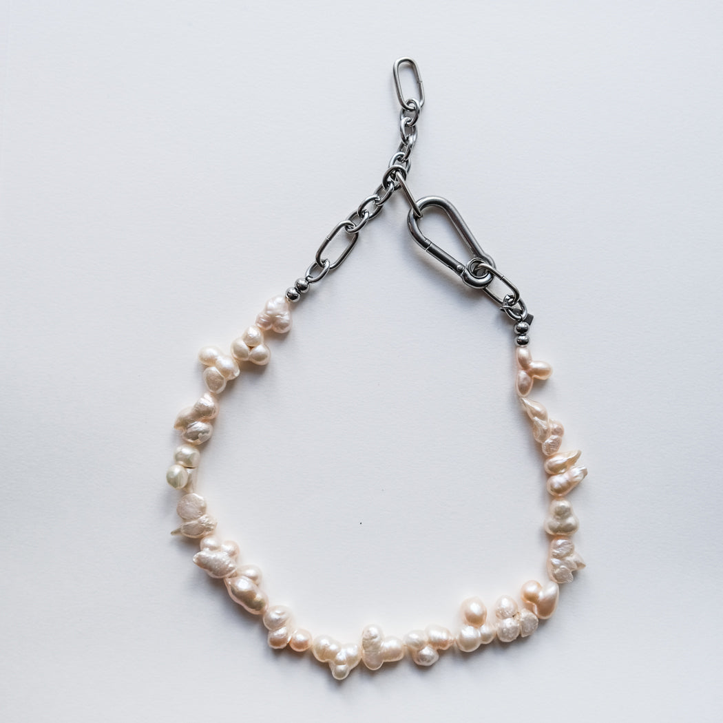 Long carbine nimbus pearls necklace