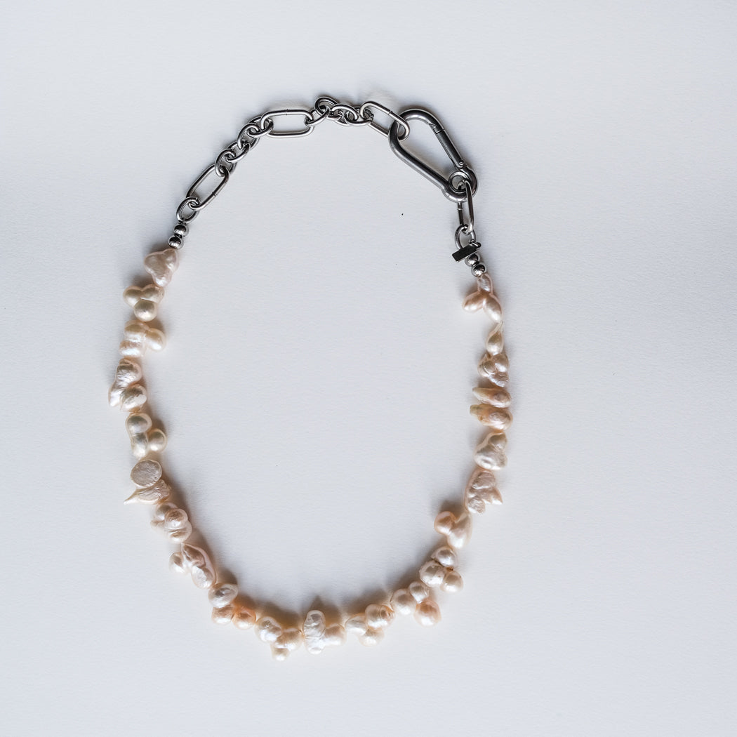 Long carbine nimbus pearls necklace