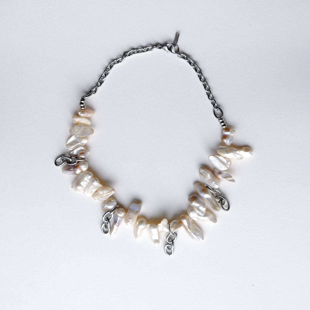 Teeth alien pearls necklace