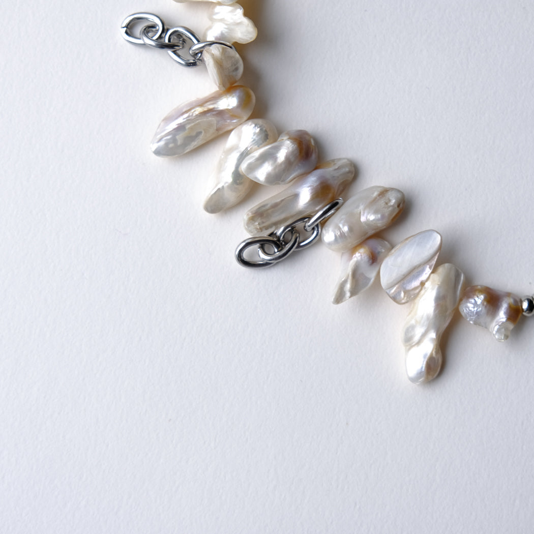 Teeth alien pearls necklace